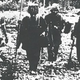 Imagen: Los Lykov con los geólogos. DailyMail